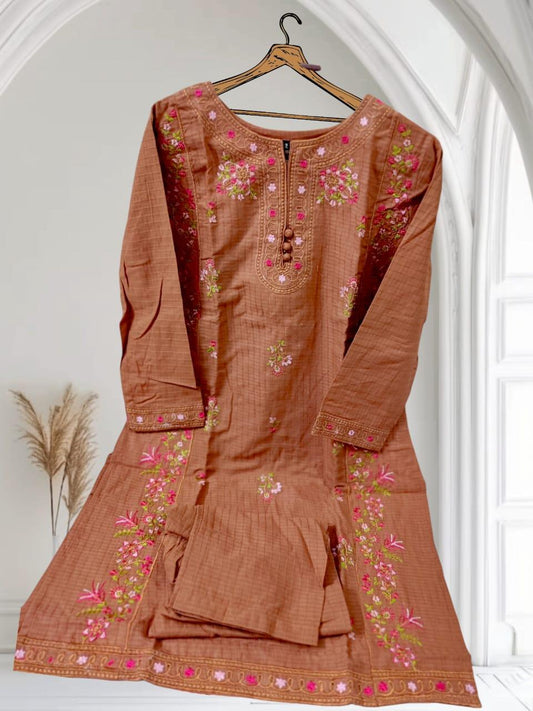 Elegant 2-Piece Embroidered Outfit