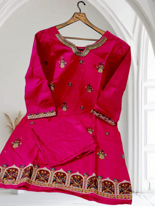 Elegant 2-Piece Embroidered Outfit