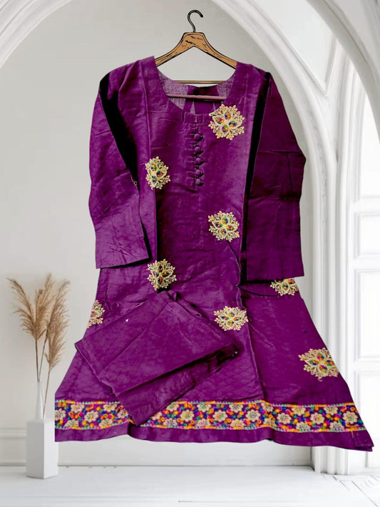 Elegant 2-Piece Embroidered Outfit